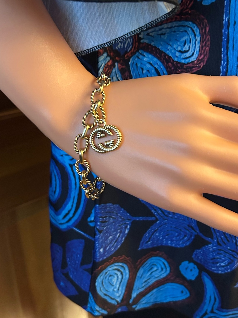 Gucci Interlocking Rope "GG" Bracelet - Picture 9 of 10